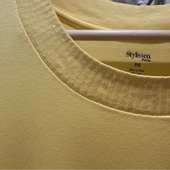 Yellow Fitted Short Sleeve Tee with sequin collar - Picture 4 of 9